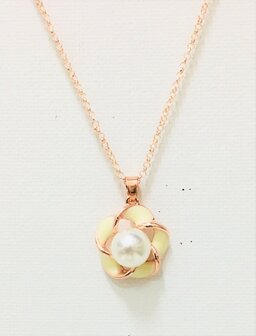 Necklace Ivory Pearl Gold
