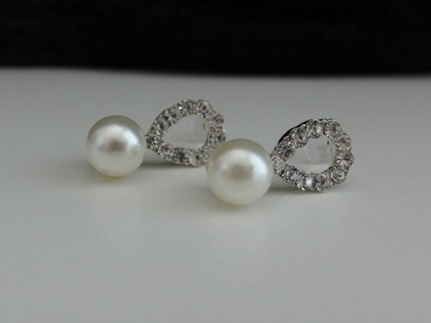 Pretty Pearl Earrings