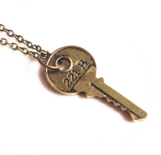 Necklace Key Round Gold